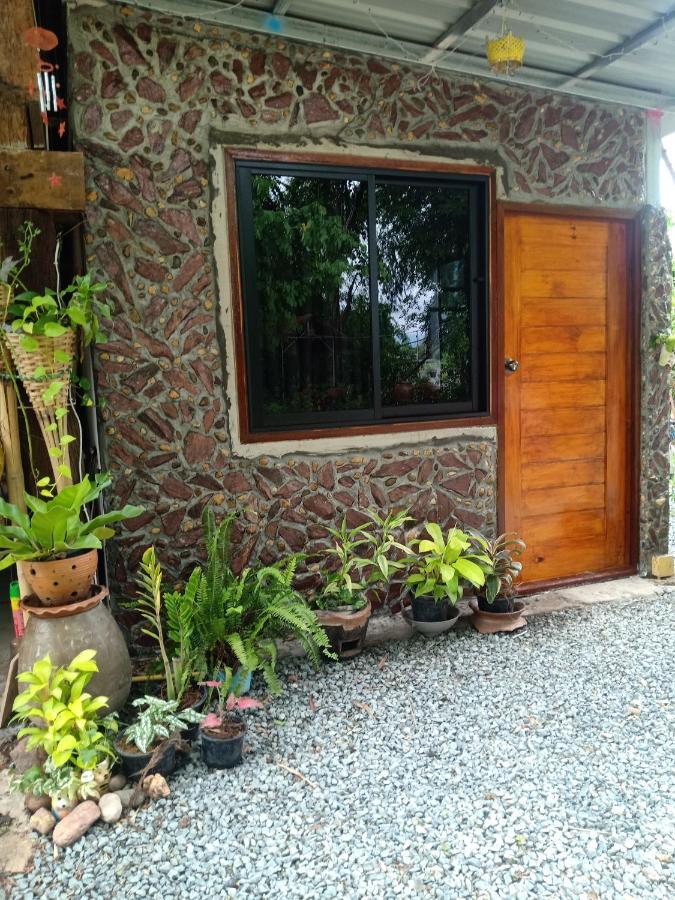 Homestay เฮือนน้ำน่าน House By The River Nan *