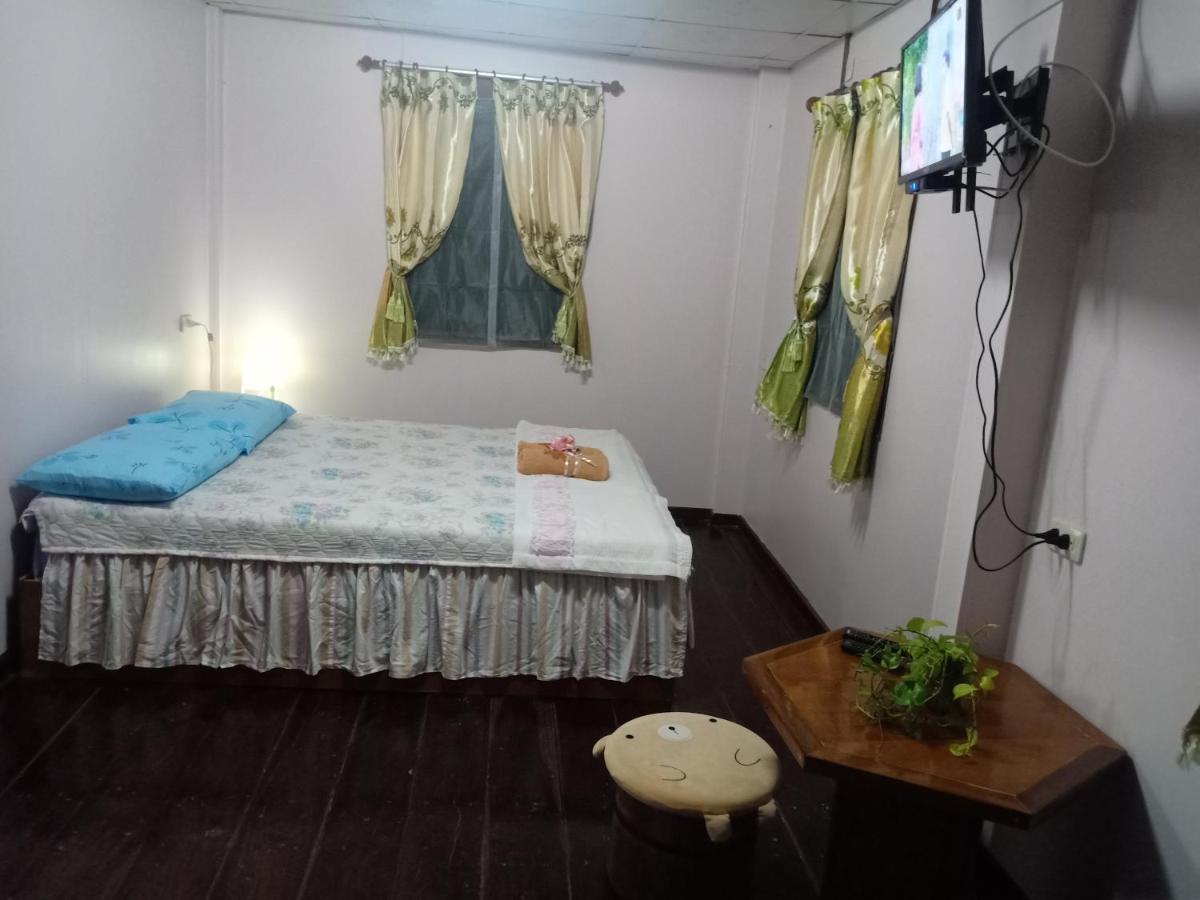 เฮือนน้ำน่าน House By The River Nan Homestay *