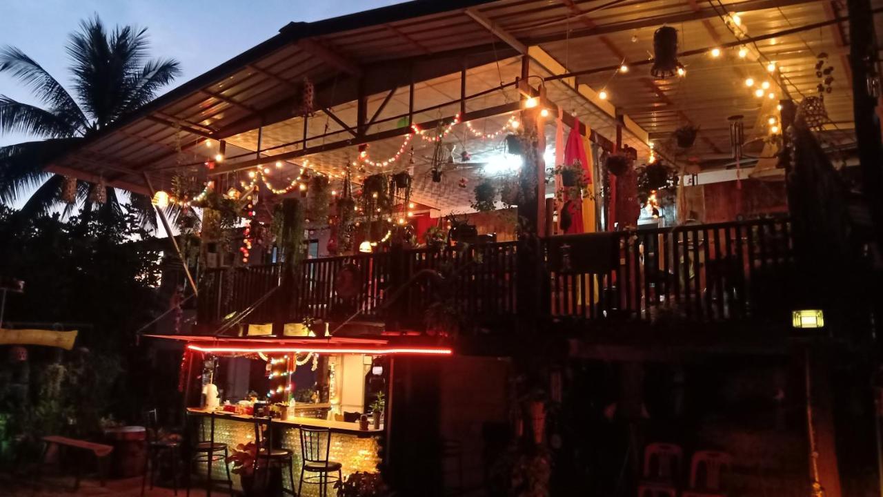 Homestay เฮือนน้ำน่าน House By The River Nan